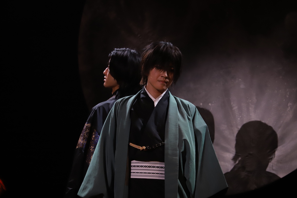 八大天狗が目の前に…！妖艶な世界観で魅せる舞台版「BLACK BIRD」ゲネプロレポ（画像51枚） イメージ画像