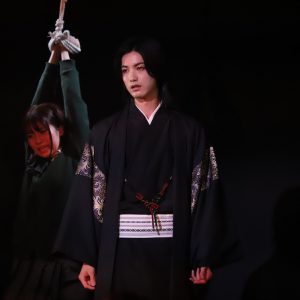 八大天狗が目の前に…！妖艶な世界観で魅せる舞台版「BLACK BIRD」ゲネプロレポ（画像51枚） イメージ画像