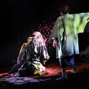 八大天狗が目の前に…！妖艶な世界観で魅せる舞台版「BLACK BIRD」ゲネプロレポ（画像51枚） イメージ画像
