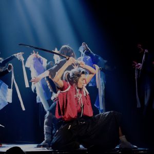 【観劇レポ】鈴木拡樹の五感を“観る”演技に、心奪われる。舞台『どろろ』の見どころを徹底解説 イメージ画像
