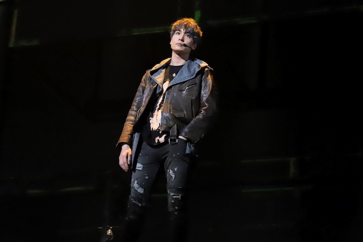 鈴木拡樹主演の舞台『サイコパス』が開幕　AIに支配された世界で「人間らしさ」は必要か イメージ画像