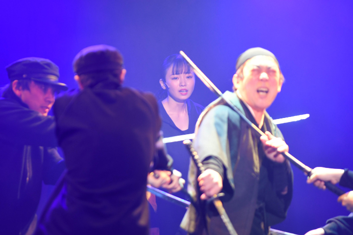 今泉佑唯、殺陣25％増量で筋肉隆々？　舞台「修羅雪姫」が開幕 イメージ画像